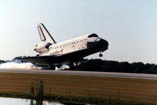 STS-81 lands at KSC.